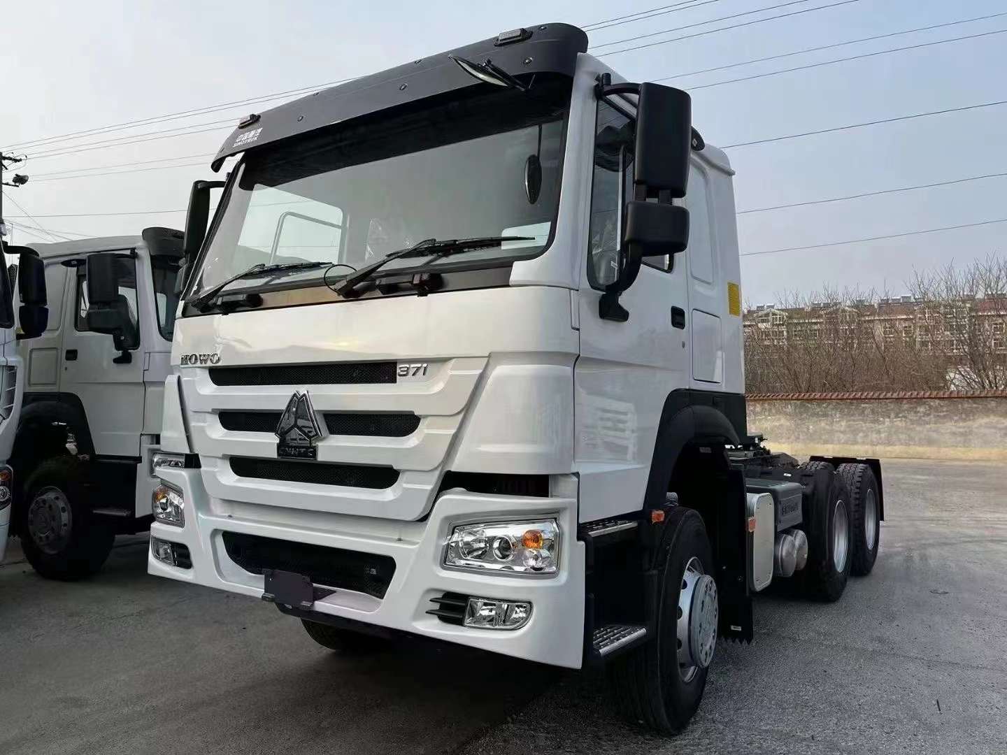 SINOTRUK HOWO 10 доңғалақты жүк тракторы жөнелтуге дайын